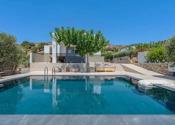 Evgoro Luxury Suites