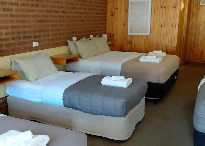 Country Roads Motor Inn