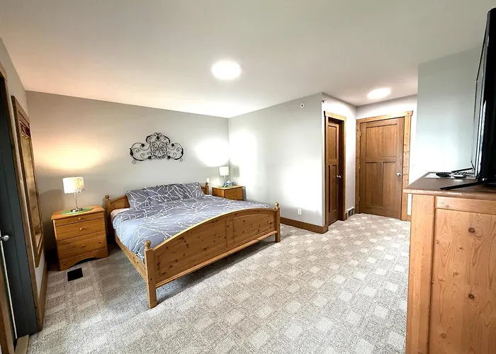 Lakefront Townhouse Family Complex, Popular Wine Country And The Best Golfing