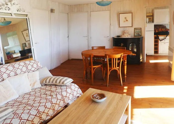 Un Chalet En Bois A La Plage