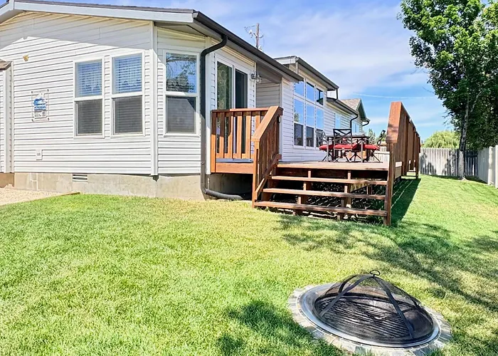 Spacious Family Home W/ Kayak + Deck On Bear Lake!