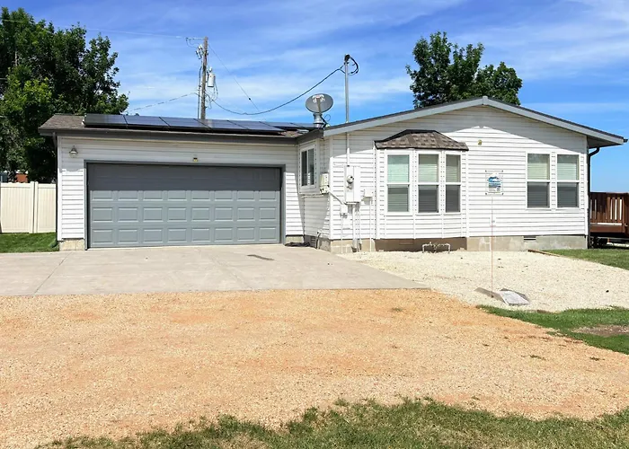 Spacious Family Home W/ Kayak + Deck On Bear Lake!