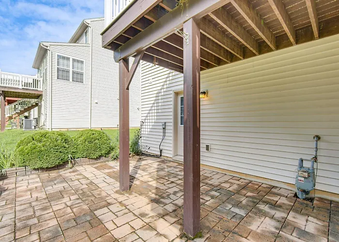 Charming Bellefonte Townhome Near Penn State!
