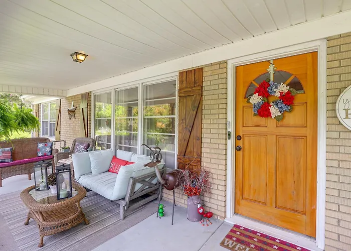 Fire Pit & Game Room: Family Home In Marshall!