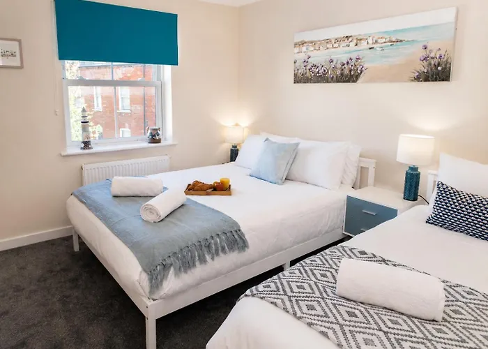 Lovely 2-Bedroom Seaside Retreat With Free Parking