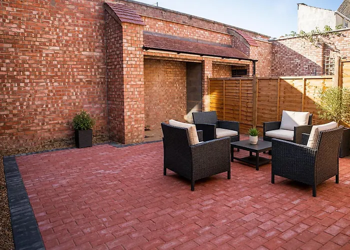 Lovely 2-Bedroom Seaside Retreat With Free Parking