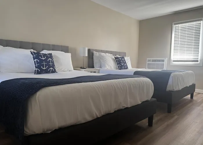 Anchor Bay Inn And Suites