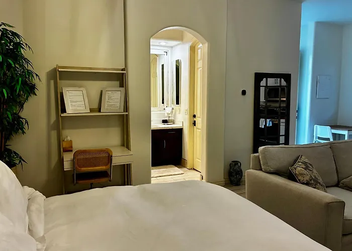 Beautiful Private Casita/Guesthouse W/ Kitchen, Access To Pool/Spa