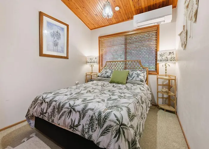 Bushland Beach Holiday House
