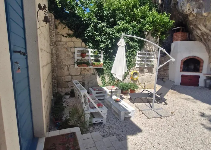 Vintage Stone House Eldo With Jacuzzi, In Podaspilje, Omis
