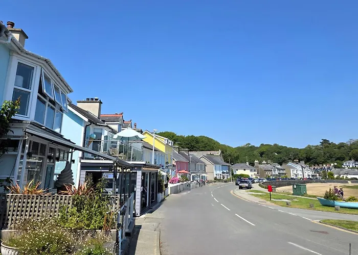 Bryn Gwyn, Sleeps 8, Sea Views, Borth Y Gest
