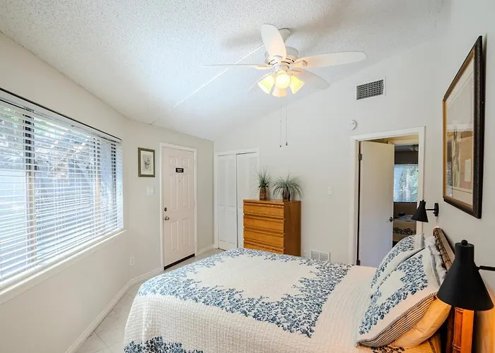 Lake Travis Bungalow Casita Golden Rod #2