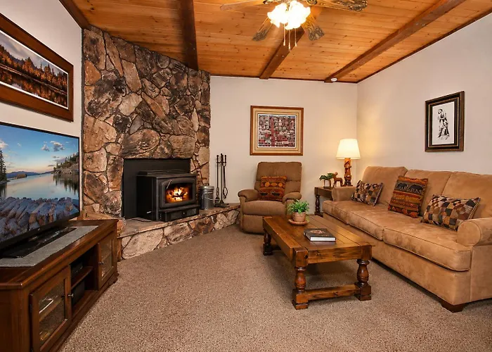 Cedar Pines - Fireplace, Deck, Barbecue, Close To Hiking Trails