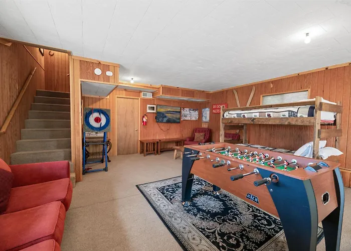 Fawnskin Family Cabin - Nicely Decorated Cabin With A Lake View And A Foosball Table!