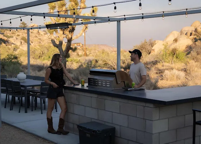 Hi-Desert Fade- Surrounded By Boulders W Cold Tub