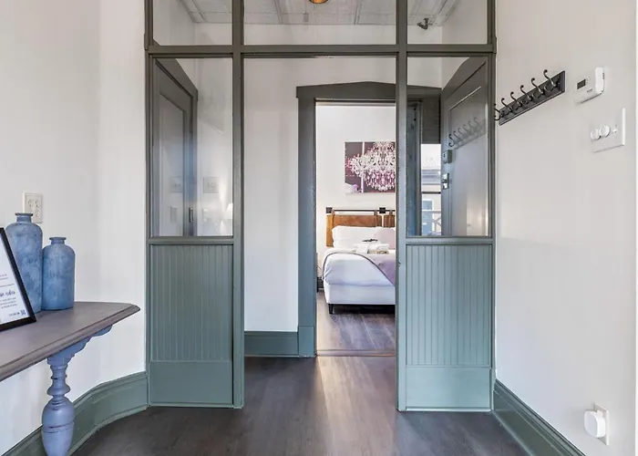 Historic Main St 1Br | Walk To Dining & Nightlife