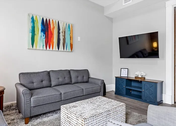 Historic Main St 2Br | Steps To Shops