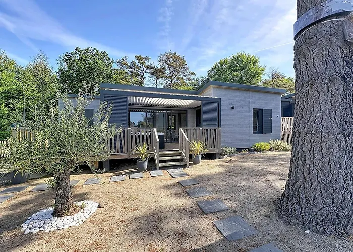 Chalet A Jullouville - 6 Couchages, Piscine Chauffee, Proche Plage Et Commerces