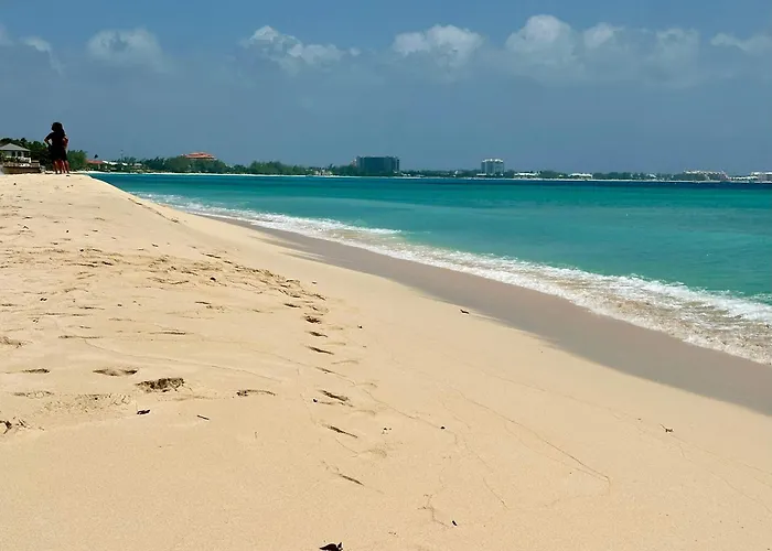 Seven Mile View #1 - 2 Bedroom Oceanfront Condo & Pool