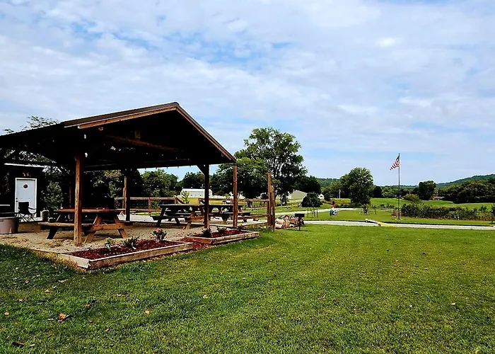Peaceful Norfork Escape: Walk To White River!