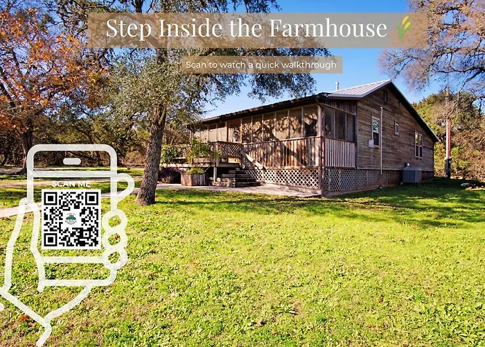 Goat-Tastic Retreat: Tub, Fire Pit, Porch & Pool
