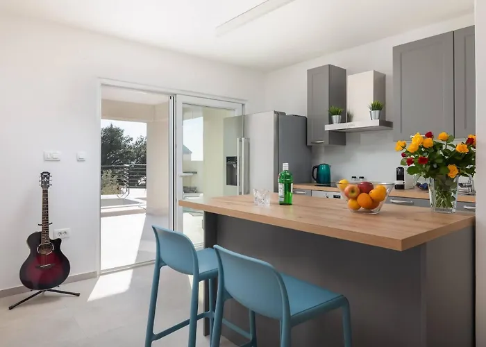 Modern Villa Maris - With Heated Pool & Sea View