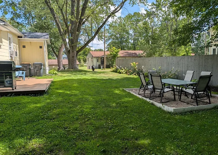 Experience South Haven - Little Yellow Cottage