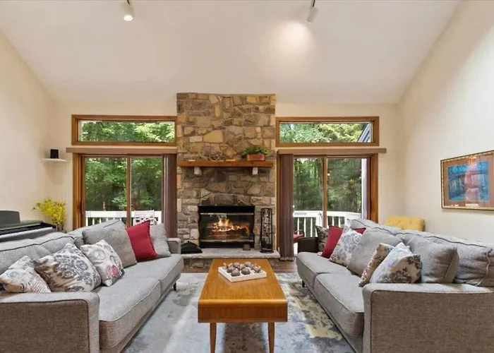 Split Rock Classic Chalet - Game Room & Family Friendly