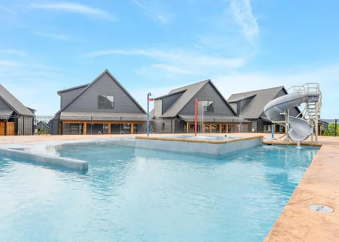 4Br Branson Holidays With Hot Tub Slides And Pool