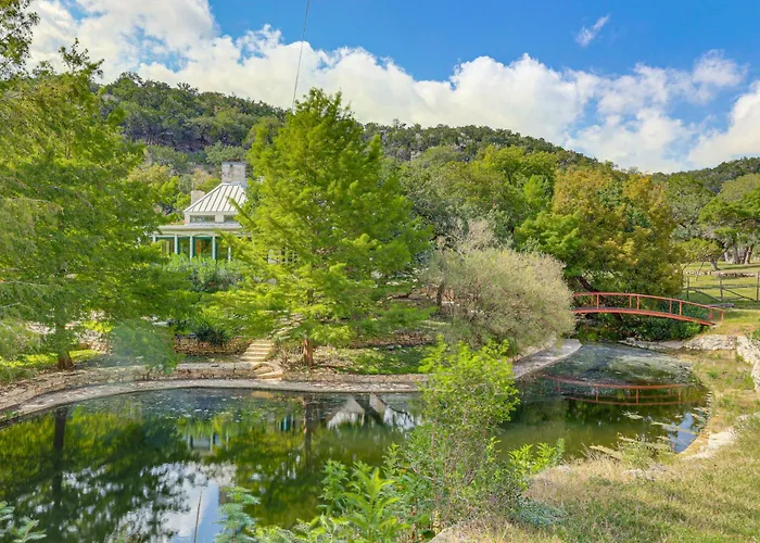 Chic 'Tree House' Studio ~ 24 Mi To Bandera!