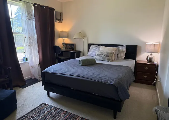 Wonderful Room In Great Neighborhood In Private House For One Person Only