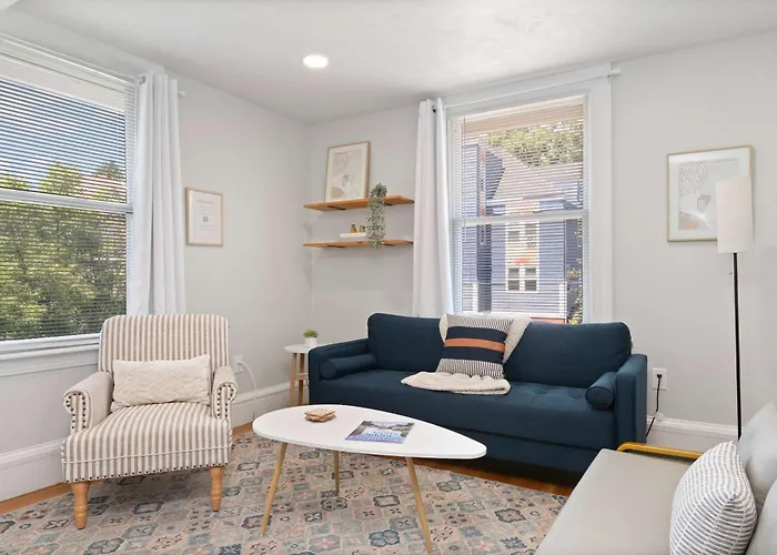 Jennifer'S Cozy Apt Near Brown W In Unit Laundry