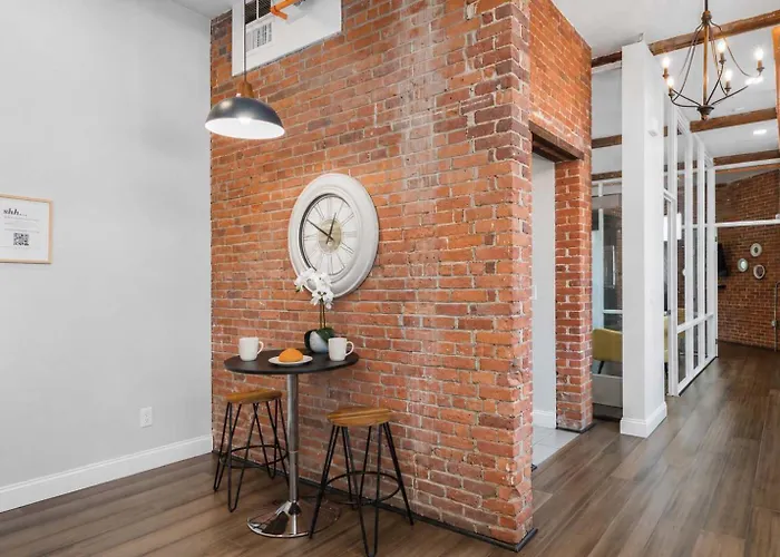 Jennifer'S Historic Loft Glass Bedroom