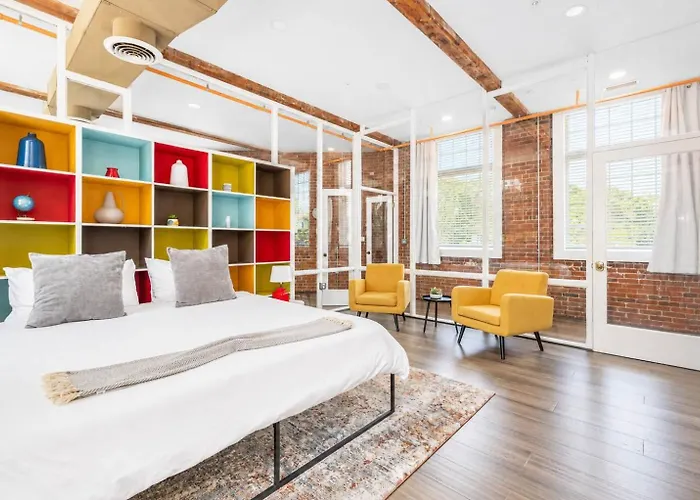 Jennifer'S Historic Loft Glass Bedroom