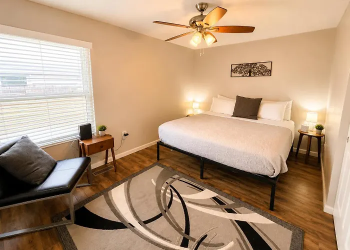Private Ranch - Entire Home - 3 Bed Room - Hot Tub - King Bed - Fenced Yard - Pets & Kids Welcome - Game Shed - Free Wifi