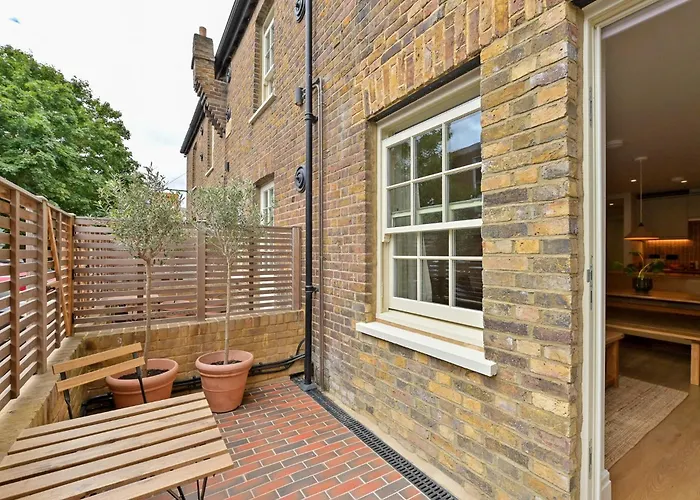 Leworth Apartments, Windsor