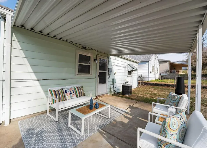 Cute Bungalow In A Great St Louis Neighborhood