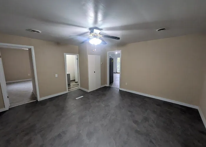 Centrally Located 2-Bedroom House In Robinson