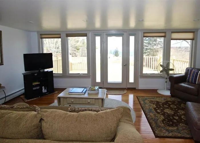 Lupine Cottage | Walk To Downtown Rockland + Harbo