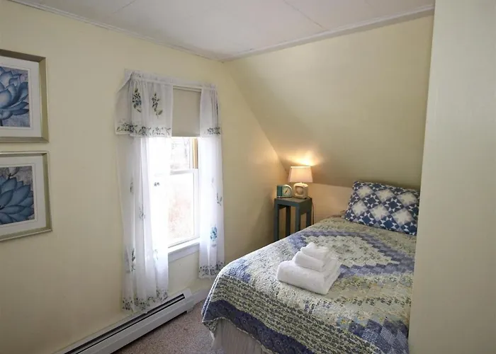 Lupine Cottage | Walk To Downtown Rockland + Harbo