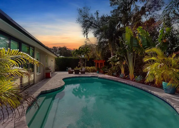 Private Oasis Heated Pool & Sauna