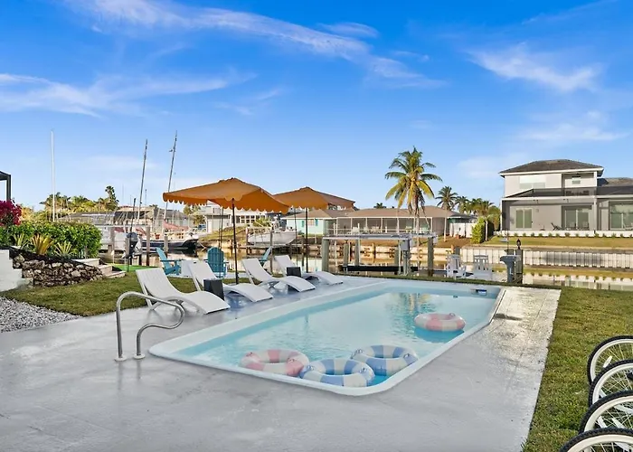 Casa Azul - Waterfront Villa With Pool & Dock