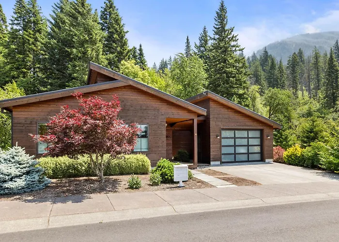 Mountain-View Retreat With Hot Tub & Waterfalls