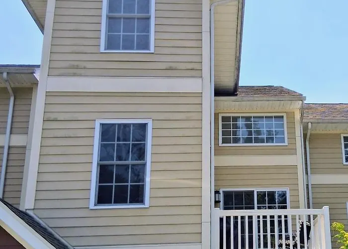 Spacious Townhouse, Central Location, Deluxe Guest Suite