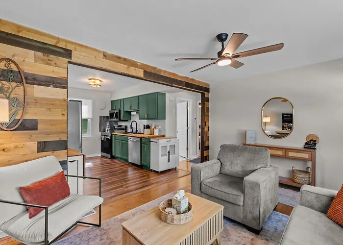 Cozy City Gem 5 Location - Backyard -Office-Gym