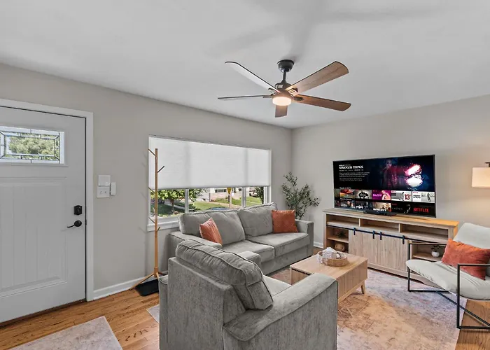 Cozy City Gem 5 Location - Backyard -Office-Gym
