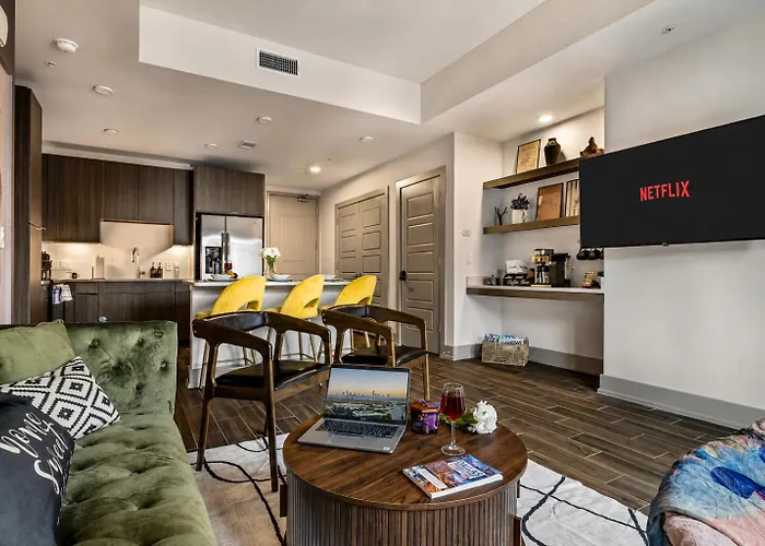 Velvet Lounge King Suite Near Legacy West Pool