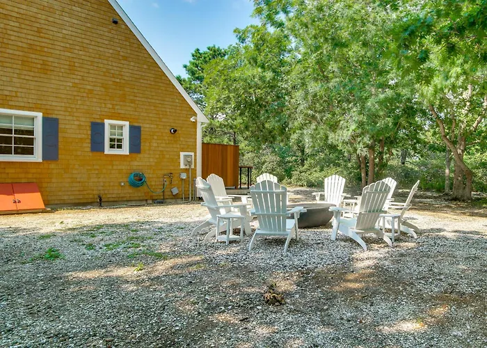 Summer Beach Pass: Wooded Martha'S Vineyard Escape