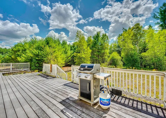 Explore The White Mountains! Spacious Rural Home