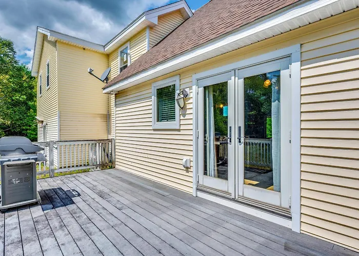 Explore The White Mountains! Spacious Rural Home